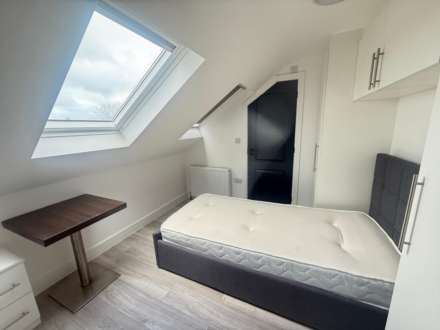 Hunters Grove, Hayes, Image 11