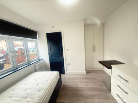 Hunters Grove, Hayes, Image 3