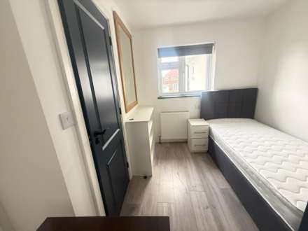 Hunters Grove, Hayes, Image 5