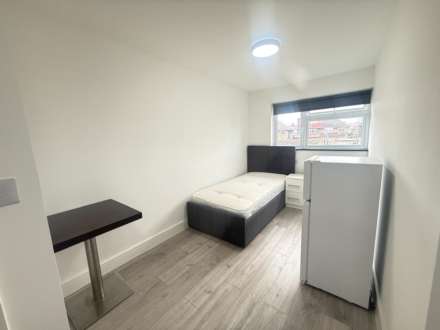 Hunters Grove, Hayes, Image 7