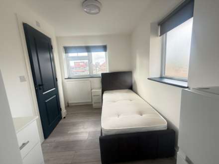 Hunters Grove, Hayes, Image 2