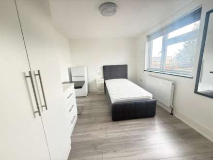 Hunters Grove, Hayes, Image 11