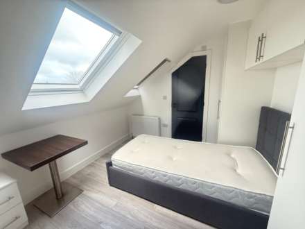 Hunters Grove, Hayes, Image 13