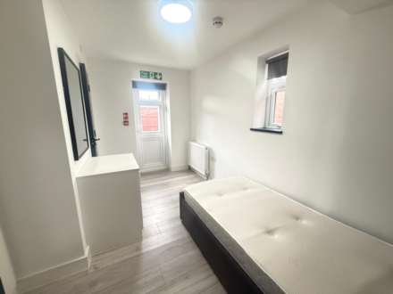 Hunters Grove, Hayes, Image 16