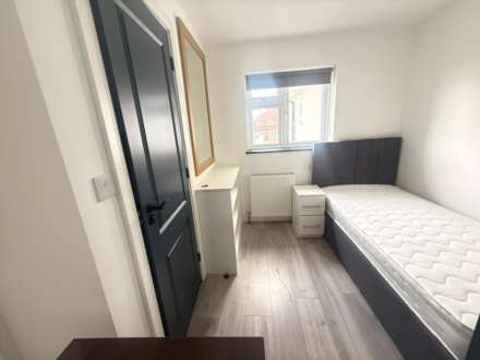 Hunters Grove, Hayes, Image 4