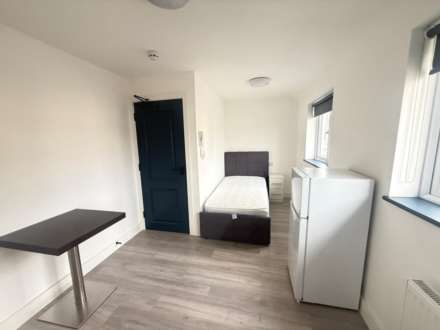 Hunters Grove, Hayes, Image 9