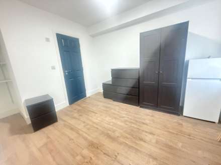 Pinglestone Close, West Drayton, Image 2