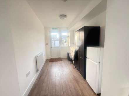 Pinglestone Close, West Drayton, Image 7