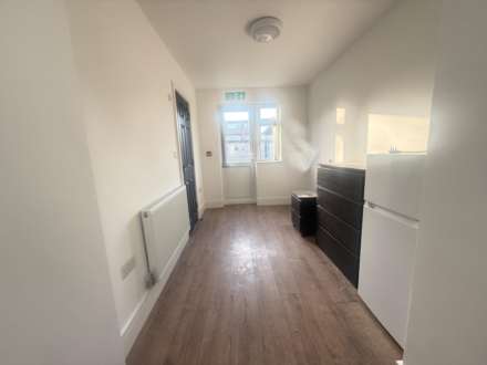 Pinglestone Close, West Drayton, Image 9