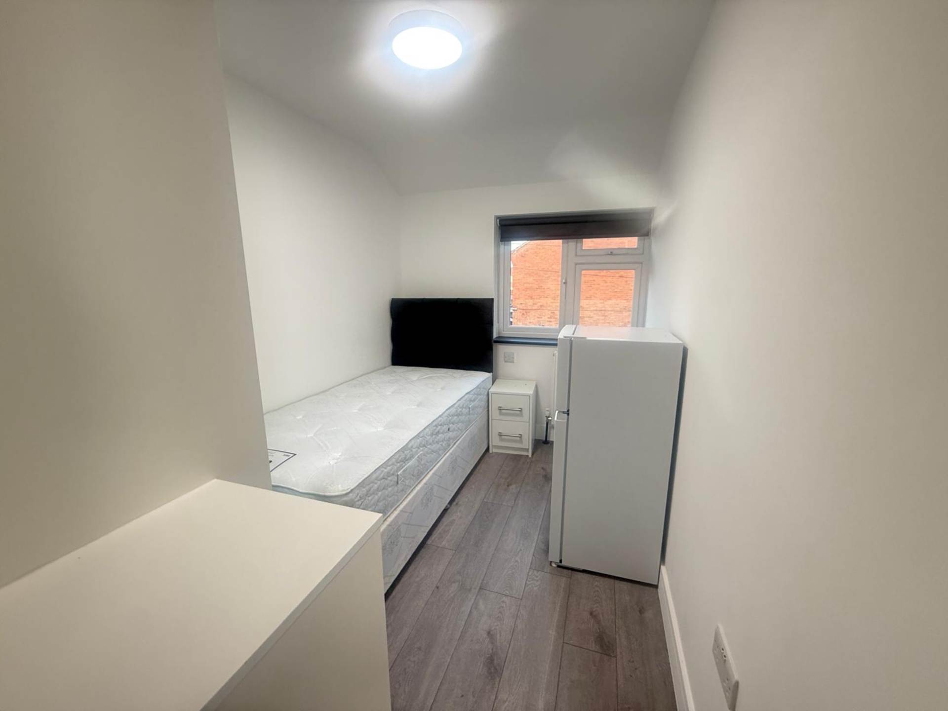 Gaveston Road, Slough, Image 12