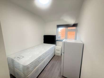 Gaveston Road, Slough, Image 10