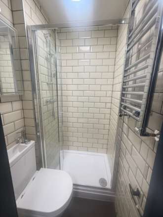 Gaveston Road, Slough, Image 11