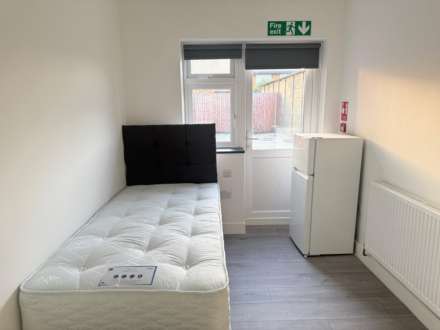 Gaveston Road, Slough, Image 6