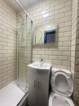 Gaveston Road, Slough, Image 7