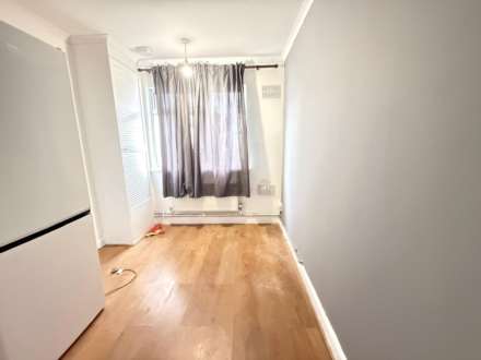 The Crescent, Hayes, Image 3