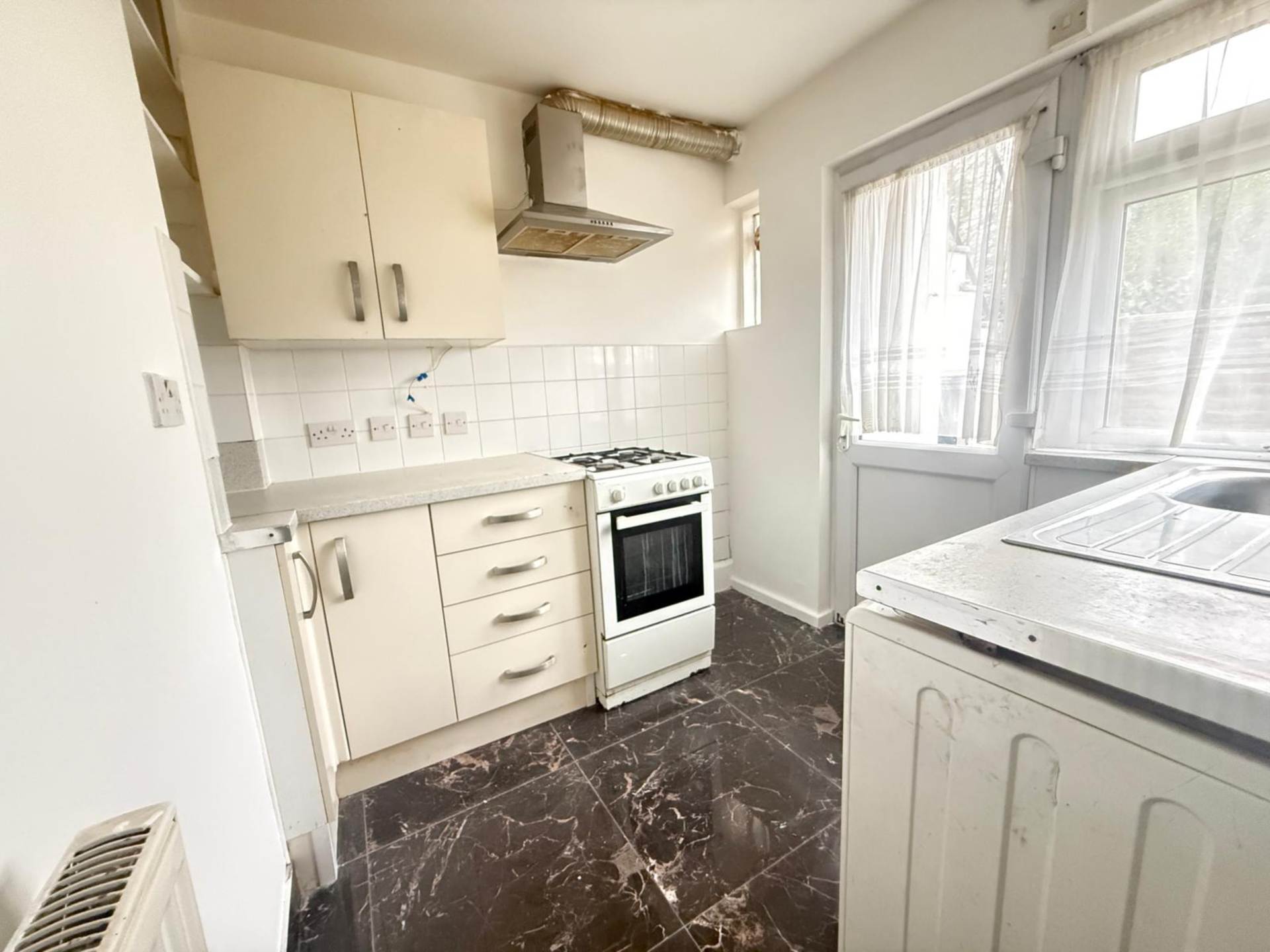 The Crescent, Hayes, Image 2