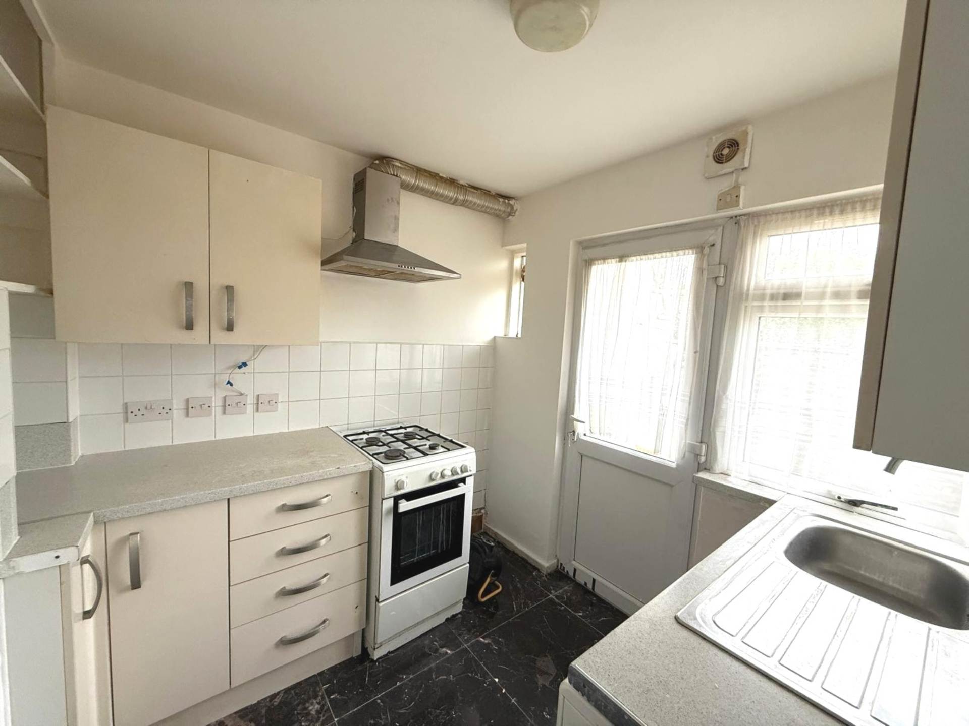 The Crescent, Hayes, Image 3