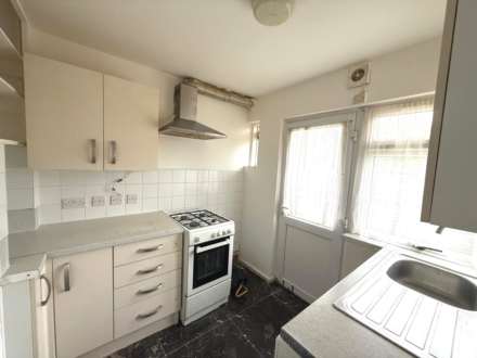 The Crescent, Hayes, Image 3