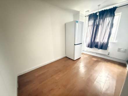 The Crescent, Hayes, Image 4