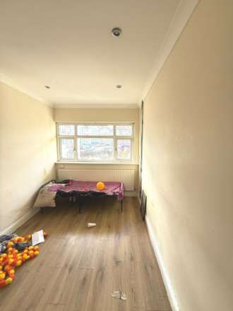 Springwell Road, Heston, Image 17