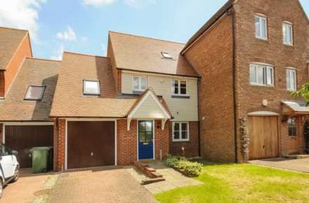 2 Bedroom Semi-Detached, High Street, Twyford