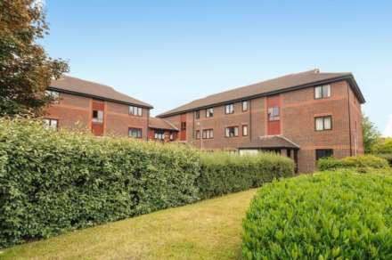 2 Bedroom Apartment, High Street, Twyford