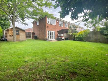 3 Bedroom End Terrace, Mayfair Close, Surbiton, KT6 6RR