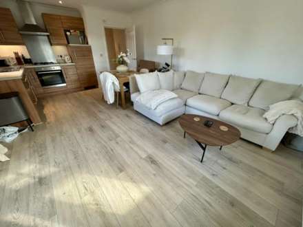 Clements Mead, Leatherhead, KT22 7FN, Image 7