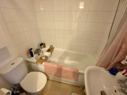Hawthorne Place, Epsom, KT17 4AA, Image 9