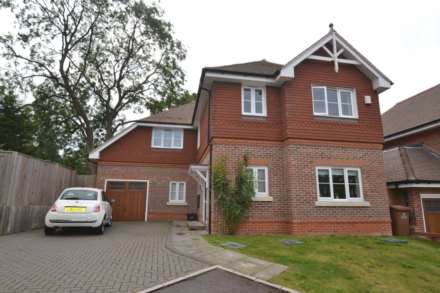 4 Bedroom Detached, Warren Farm Close, Epsom, KT17 3AJ