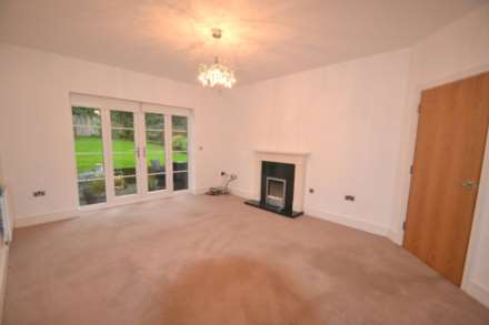 Warren Farm Close, Epsom, KT17 3AJ, Image 3