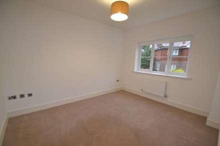 Warren Farm Close, Epsom, KT17 3AJ, Image 5