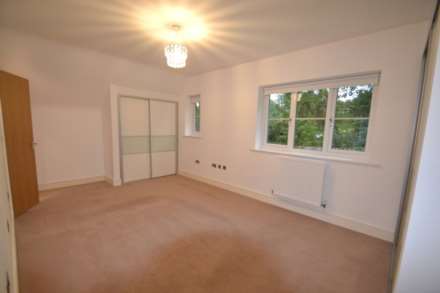 Warren Farm Close, Epsom, KT17 3AJ, Image 6