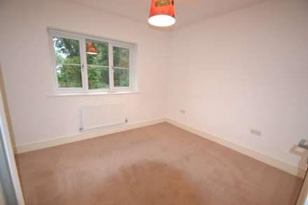 Warren Farm Close, Epsom, KT17 3AJ, Image 8