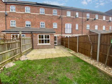 3 Bedroom Town House, Cavendish Walk, Epsom, KT19 8AP