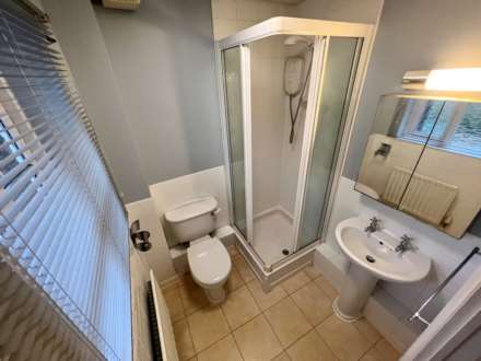 Farriers Road, Epsom, KT17 1NS, Image 12