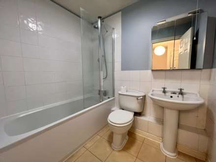 Farriers Road, Epsom, KT17 1NS, Image 16