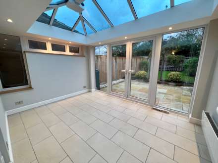 Farriers Road, Epsom, KT17 1NS, Image 8