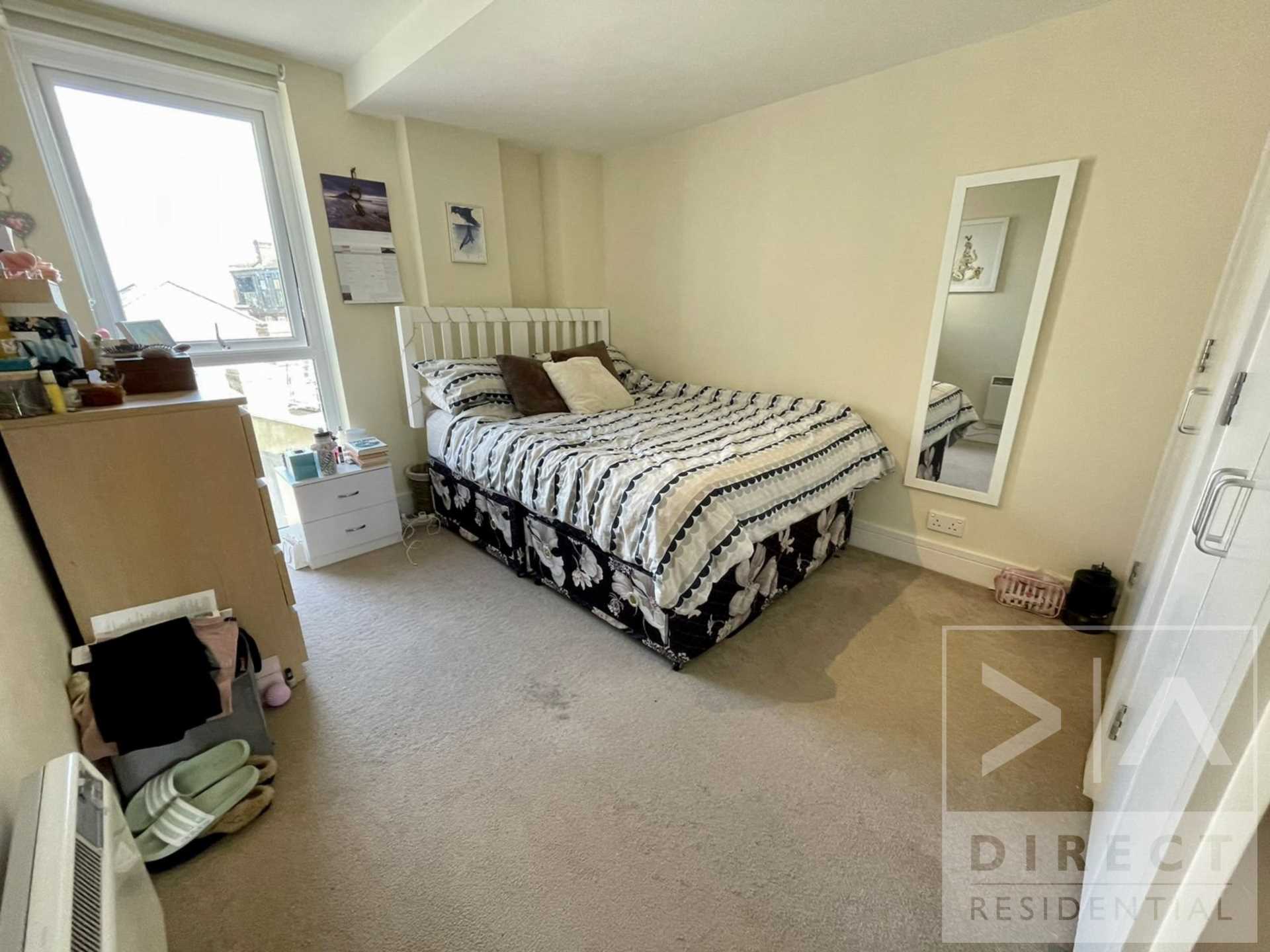The Oaks Square, Epsom, KT19 8AR, Image 4