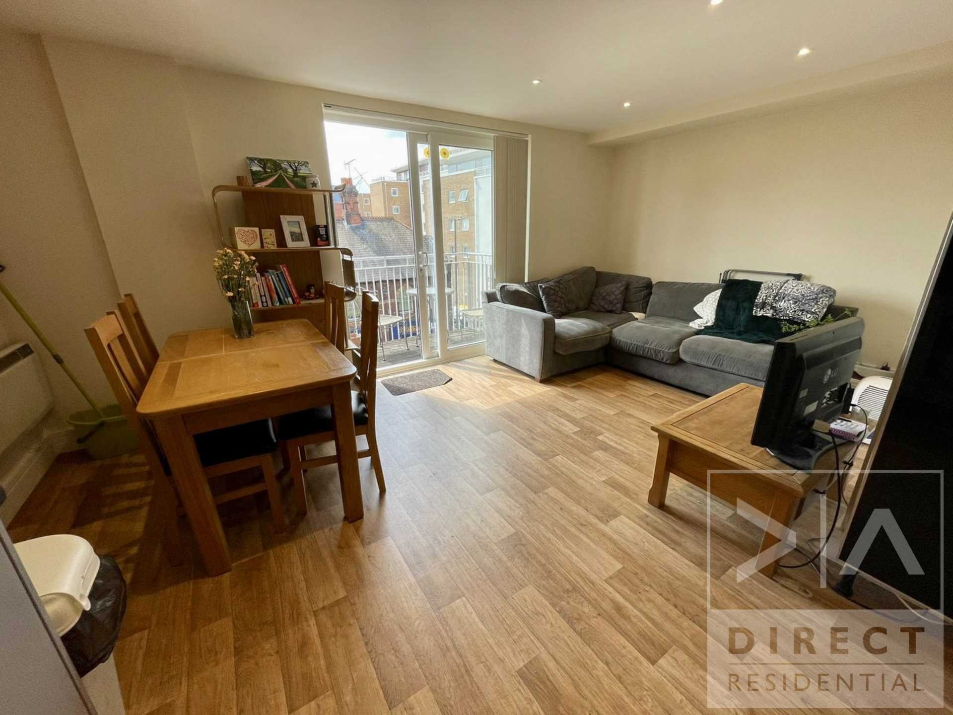 The Oaks Square, Epsom, KT19 8AR, Image 5
