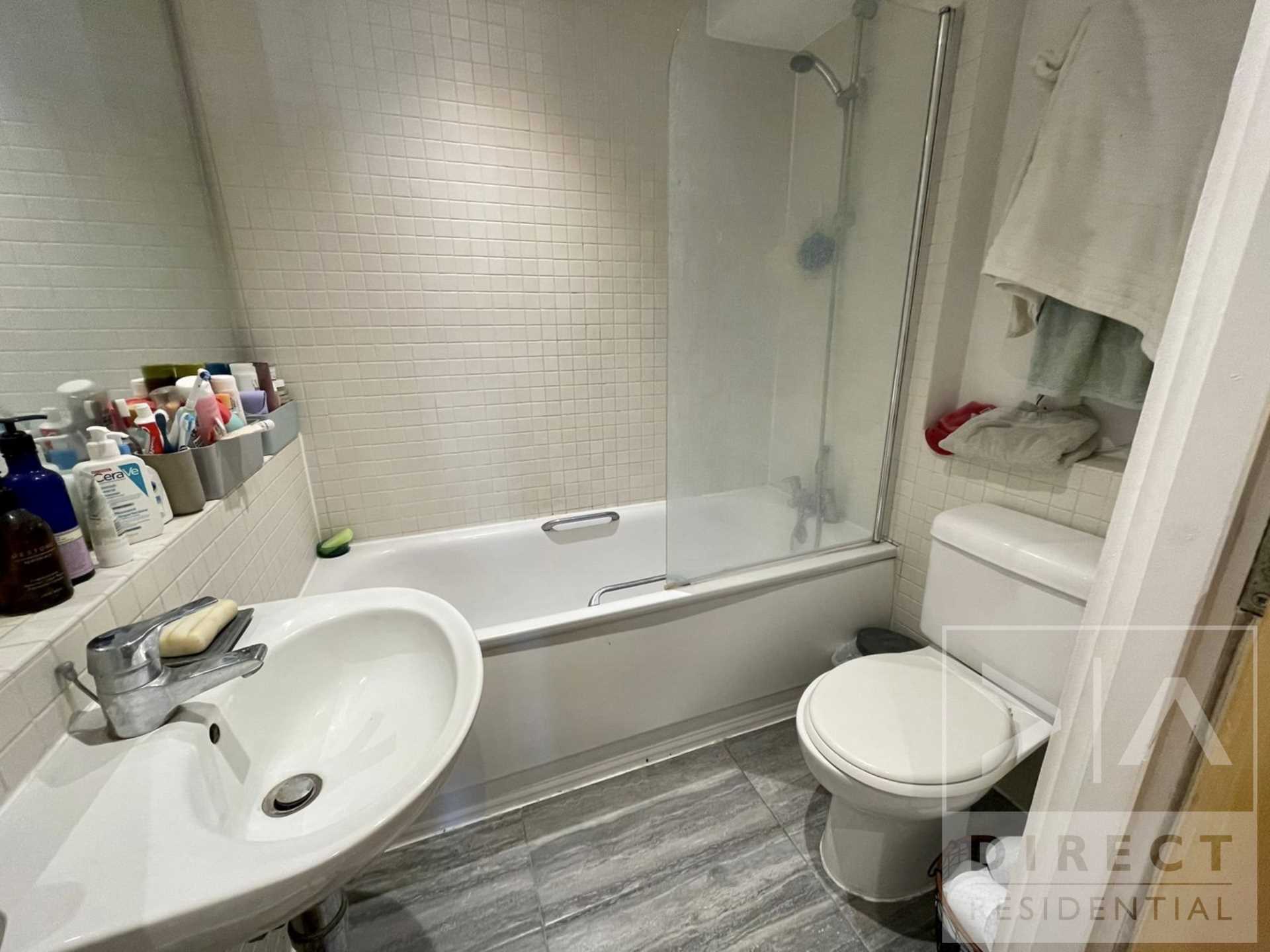 The Oaks Square, Epsom, KT19 8AR, Image 6