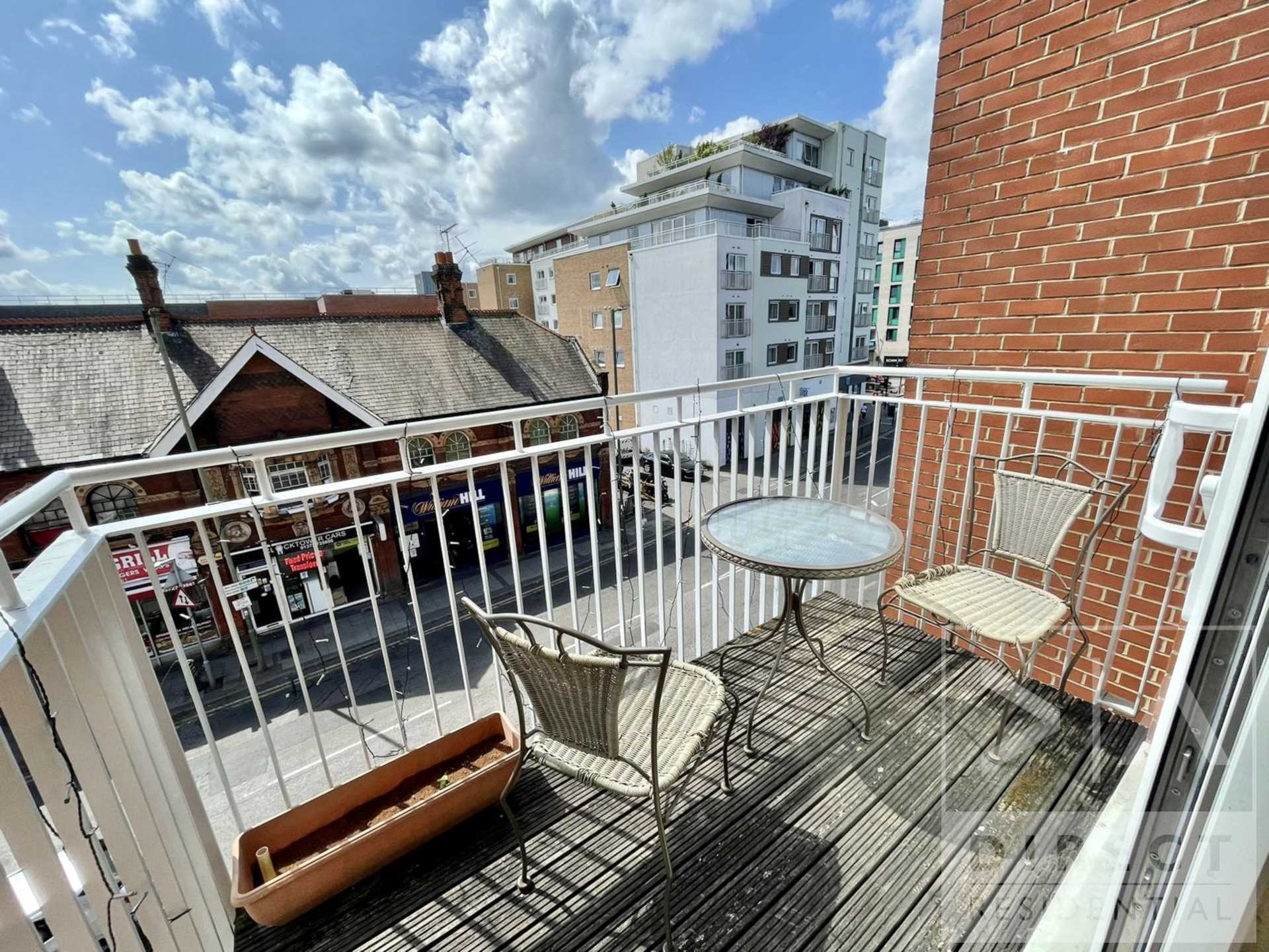 The Oaks Square, Epsom, KT19 8AR, Image 7