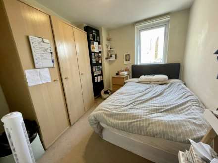 The Oaks Square, Epsom, KT19 8AR, Image 3