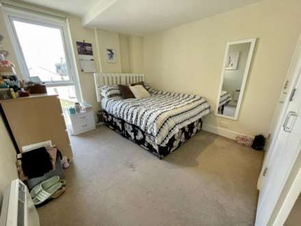 The Oaks Square, Epsom, KT19 8AR, Image 4
