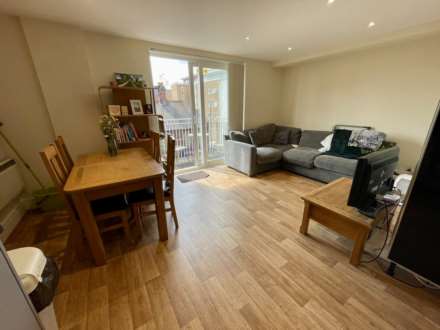 The Oaks Square, Epsom, KT19 8AR, Image 5