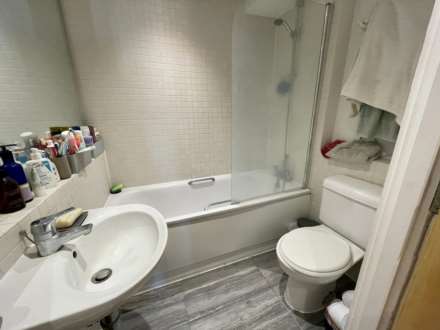 The Oaks Square, Epsom, KT19 8AR, Image 6