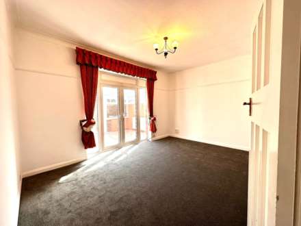Meadow Walk, Epsom, KT19 0AX, Image 9