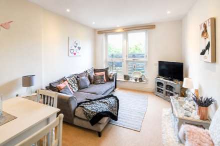 High Street, Epsom KT19 8AH, Image 3