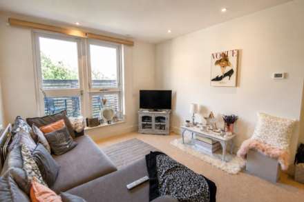 High Street, Epsom KT19 8AH, Image 4