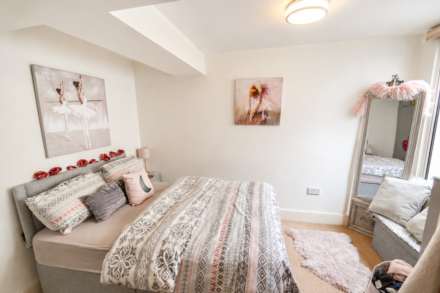 High Street, Epsom KT19 8AH, Image 6